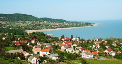 Kösse fel a gatyáját az a magyar, aki nyaralót akar: így jön ki a matek Kösse fel a gatyáját az a magyar, aki nyaralót akar: így jön ki a matek