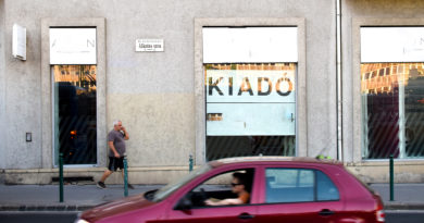 Aggódnak a magyar boltosok, a gyenge forint miatt kicsúszhat a lábuk alól a talaj Aggódnak a magyar boltosok, a gyenge forint miatt kicsúszhat a lábuk alól a talaj