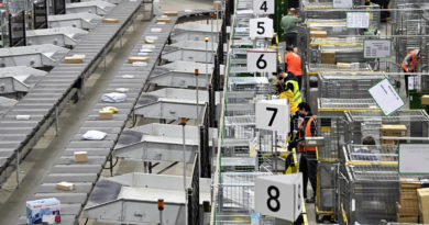 Probléma a Magyar Postánál: belföldön akadnak el a nemzetközi csomagok Probléma a Magyar Postánál: belföldön akadnak el a nemzetközi csomagok