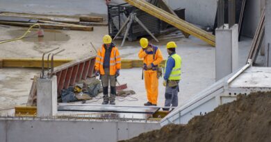 Riasztó helyzet: elfogynak az építőipari szakemberek – hiába jönnek a fiatalok, nincs, aki pótolja a nyugdíjas mestereket Riasztó helyzet: elfogynak az építőipari szakemberek – hiába jönnek a fiatalok, nincs, aki pótolja a nyugdíjas mestereket