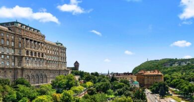 Budapesti panorámás luxuslakás eladó a Várnegyednél – terasszal, modern felszereltséggel