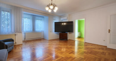 Napsütötte családi otthon hatalmas, zárt parkkal – igazi ritkaság a városban