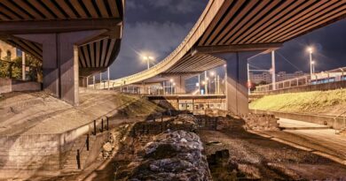 Látványos szakaszába lépett a Flórián téri felújítás – teljes szélességben feltépték az északi hidat