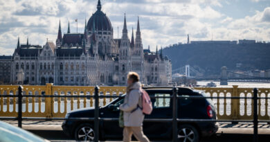 Felvett 1,2 milliárd dollárnyi új adósságot a magyar állam