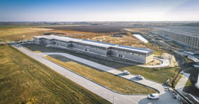 Elkészült az Airport City Condo Maglódon: 2026 áprilisától költözhető ipari egységek az M0-s mellett, egyedülálló konstrukcióban Elkészült az Airport City Condo Maglódon: 2026 áprilisától költözhető ipari egységek az M0-s mellett, egyedülálló konstrukcióban